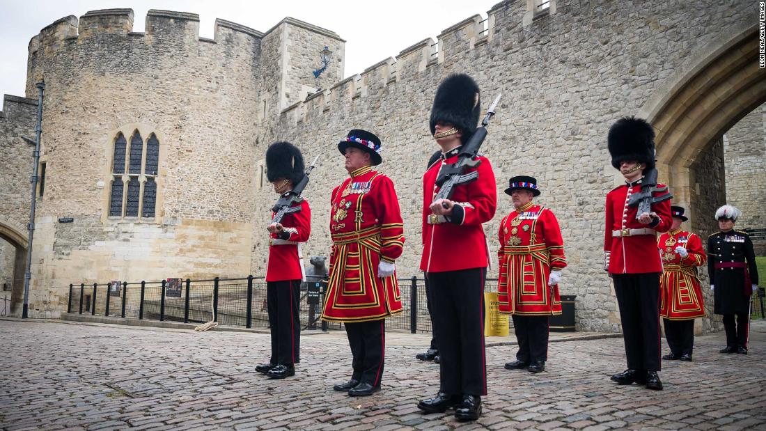 tower of london beefeaters